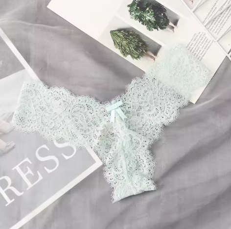Comfort Lace Low-Rise Thong